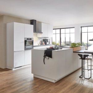 witte moderne keuken met eiland freisoythe