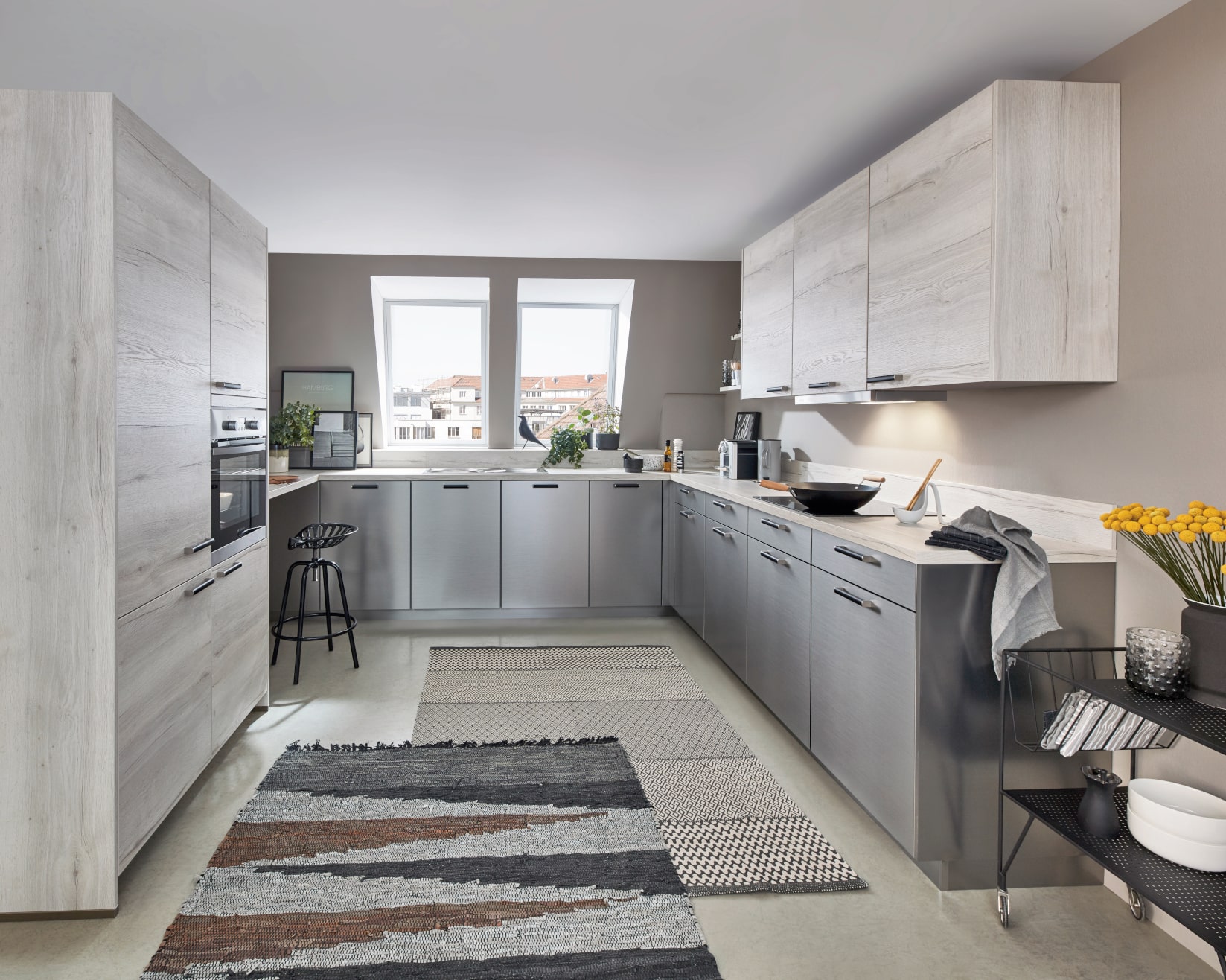 Grijze keuken Lengerich? Moderne metallic keuken met hout