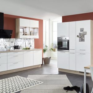 witte keuken met kastenwand rastede