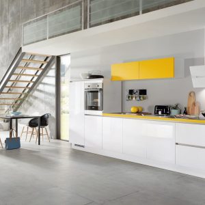 witte hoogglans keuken met geel blad recke