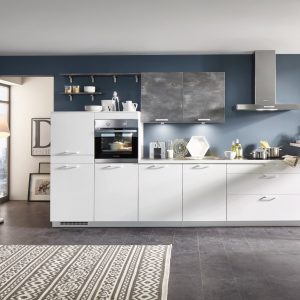 kleine witte keuken met betonlook kasten weyhe